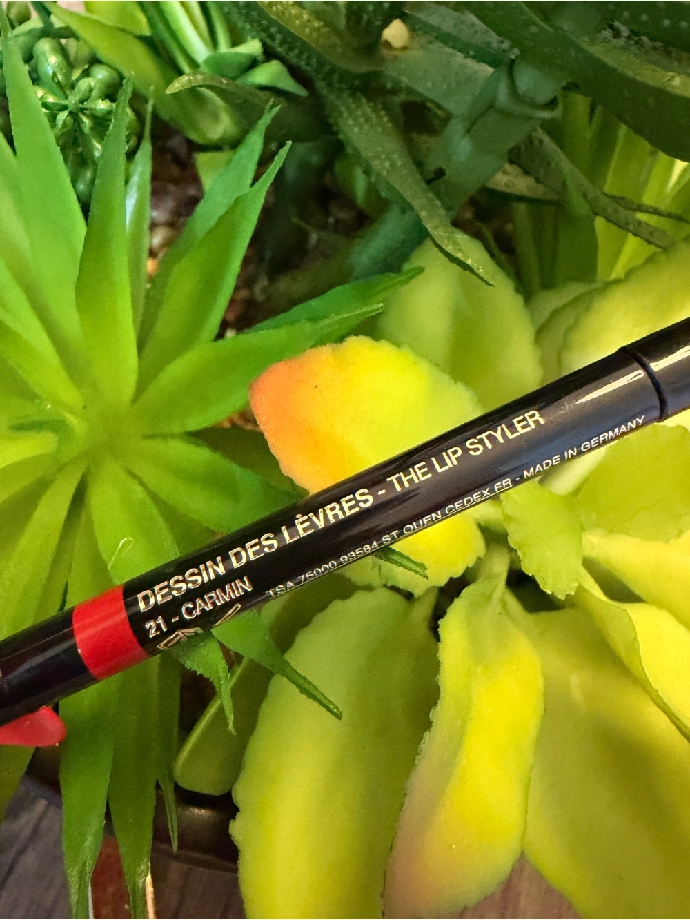 Yves Saint Laurent Dessin des Lèvres Lip Liner 21 Carmin Red - Picture 8 of 11
